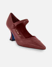 Zapatilla tipo salón de tacon medio con picado en punta de piel charol para mujer.