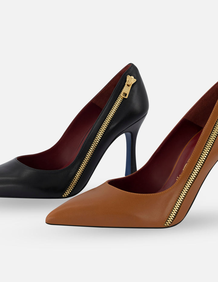 Zapatilla de piel color negro con detalle de cremallera para mujer