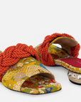 Sandalia en textil con diseño oriental en color amarillo para mujer