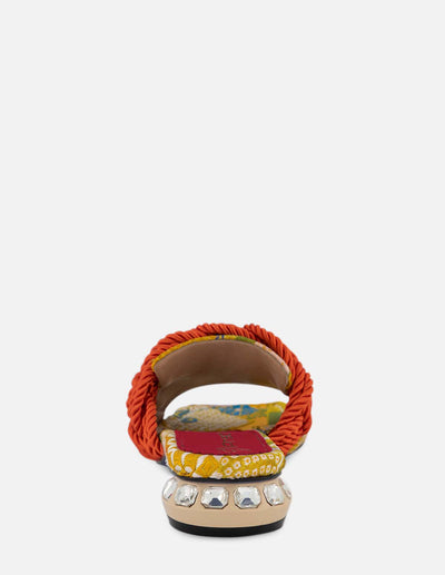 Sandalia en textil con diseño oriental en color amarillo para mujer