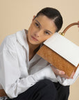 Bolso satchel en piel ante grabada color cuero para mujer