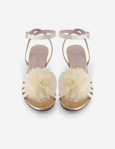 Sandalia de piel color blanco para mujer con pompón