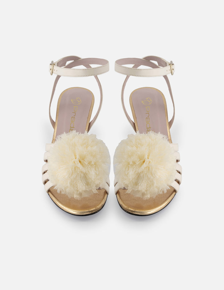 Sandalia de piel color blanco para mujer con pompón