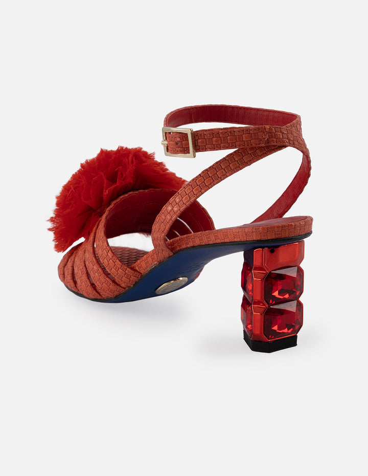 Sandalia de piel color rojo para mujer con pompón