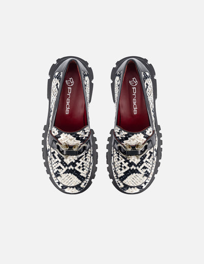 Mocasín de textil con grabado tipo serpiente color negro para mujer
