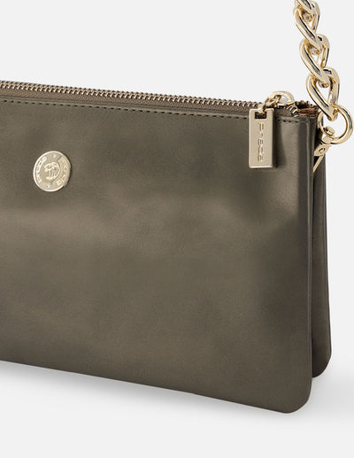 Bolso bandolera color verde de piel metalizada para mujer