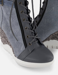 Botines azul en ante para mujer con interior sherpa y cuña alta