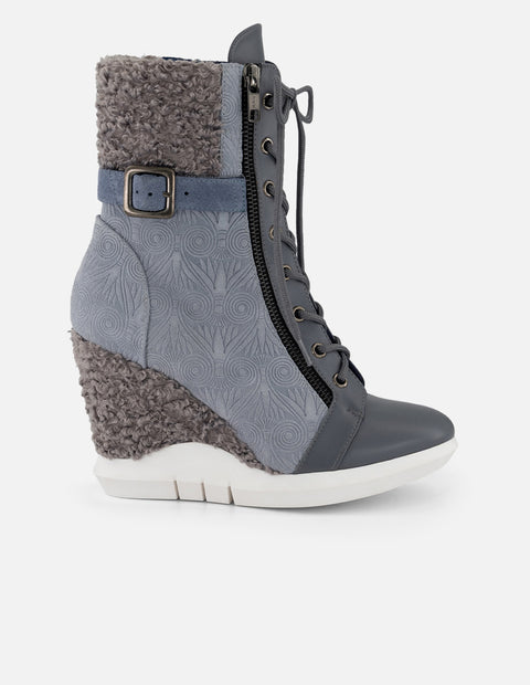 Botines azul en ante para mujer con interior sherpa y cuña alta