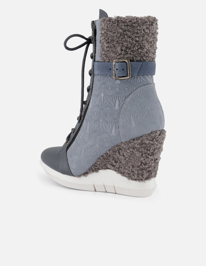 Botines azul en ante para mujer con interior sherpa y cuña alta