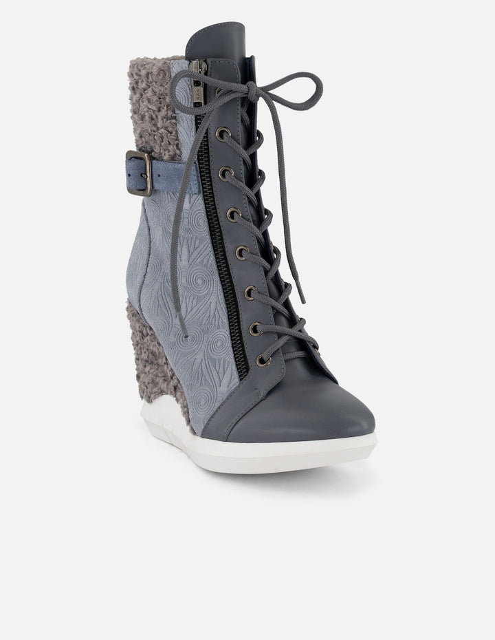 Botines azul en ante para mujer con interior sherpa y cuña alta