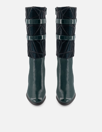 Bota de piel charol color verde para mujer y detalles de textil abotinado