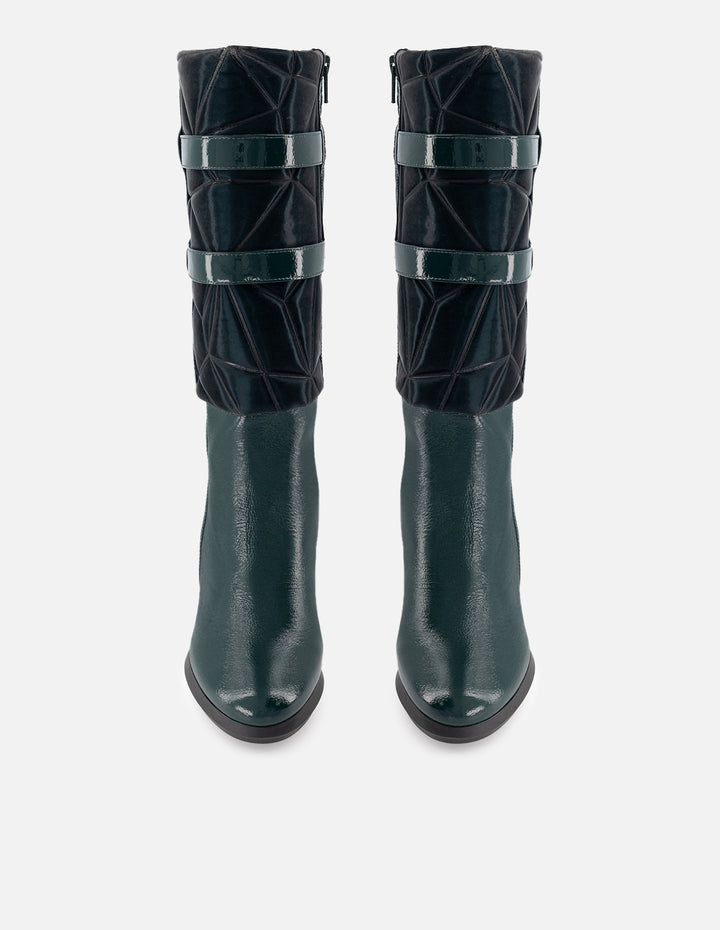 Bota de piel charol color verde para mujer y detalles de textil abotinado