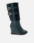 Bota de piel charol color verde para mujer y detalles de textil abotinado