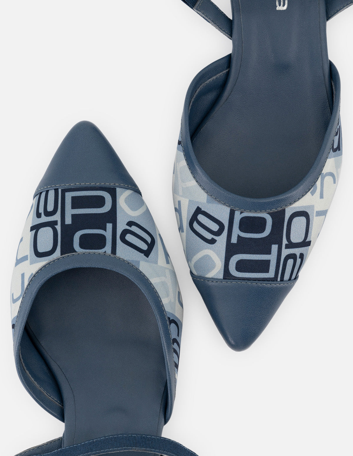 Zapatillas de piel para mujer color azul con estampado textil Prada