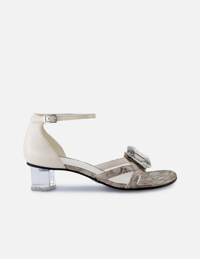 Sandalias de piel para mujer color dorado y tacón acrílico con acabados metalizados