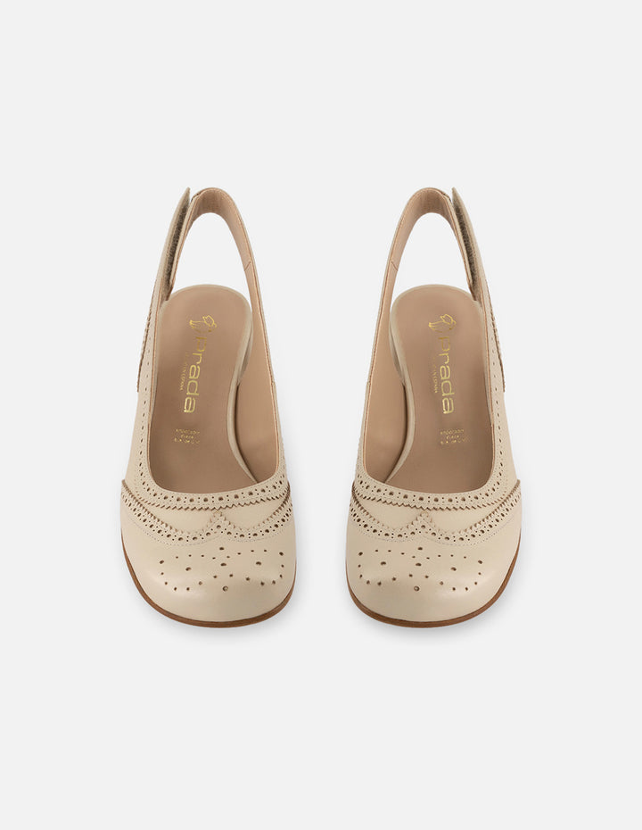 Zapatillas de piel para mujer color beige con picado María