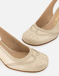 Zapatillas de piel para mujer color beige con picado María