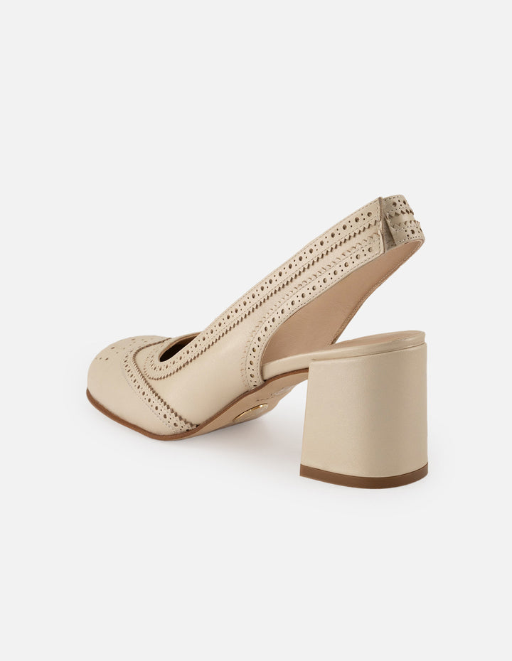 Zapatillas de piel para mujer color beige con picado María