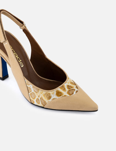 Zapatilla de charol para mujer color beige con grabado tipo coco