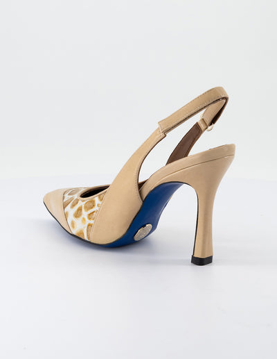 Zapatilla de charol para mujer color beige con grabado tipo coco