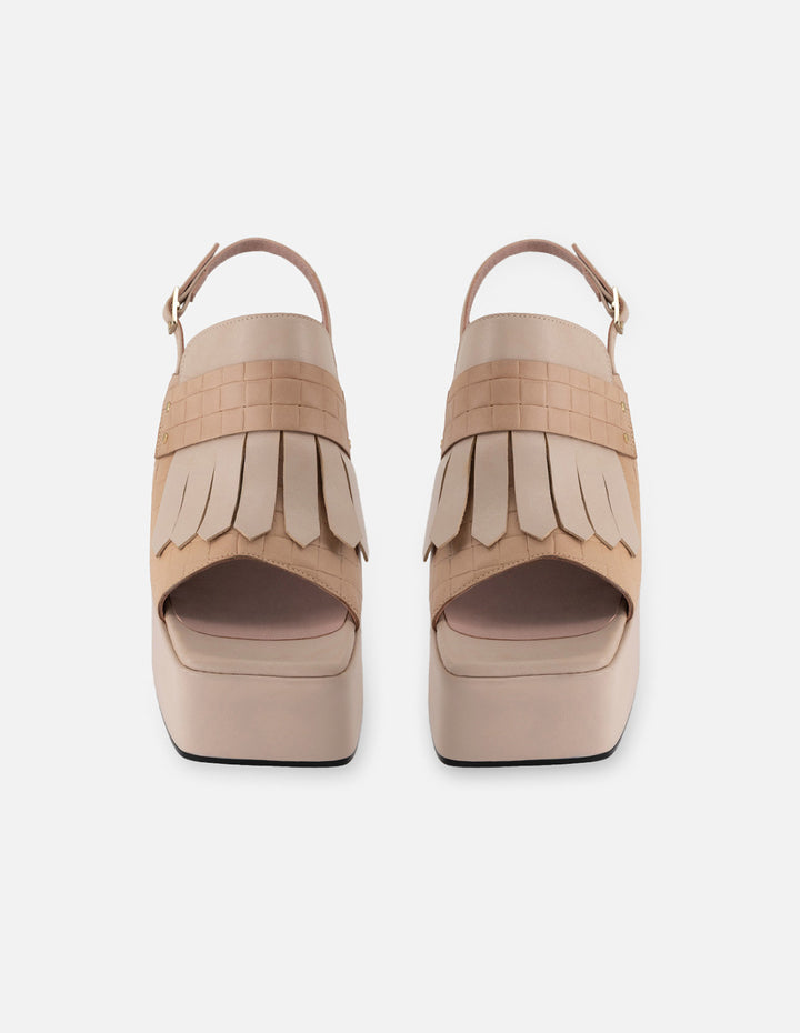 Zueco de piel para mujer colo nude con grabado tipo canasta