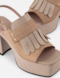 Zueco de piel para mujer colo nude con grabado tipo canasta