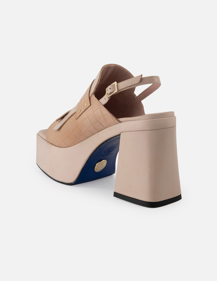 Zueco de piel para mujer colo nude con grabado tipo canasta