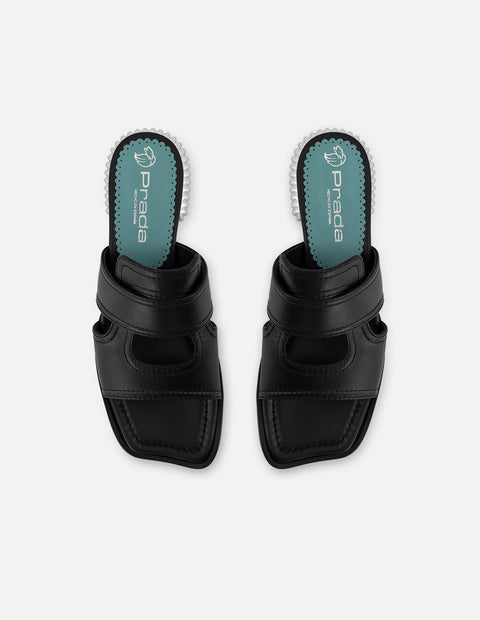 Sandalias de piel para mujer color negro y detalles color plateado