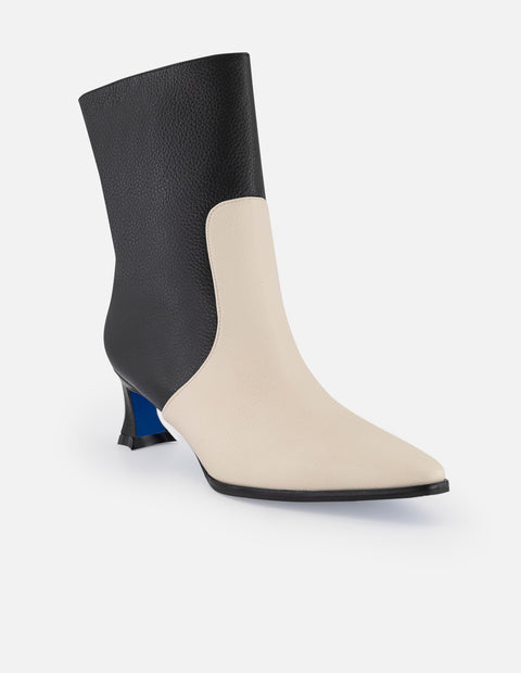 Botines bicolor piel de mujer punta en contraste