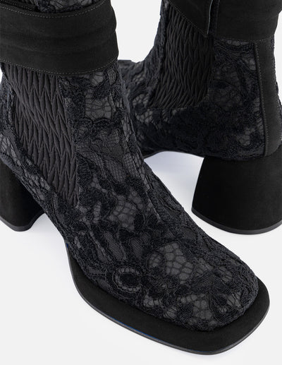 Botines negros encaje y ante de mujer adorno color dorado