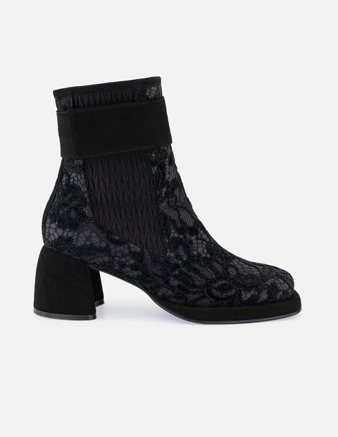 Botines negros encaje y ante de mujer adorno color dorado
