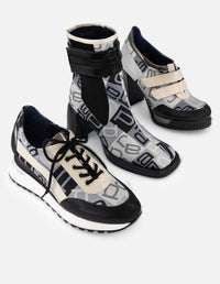 Tenis gris textil de mujer combinación de materiales