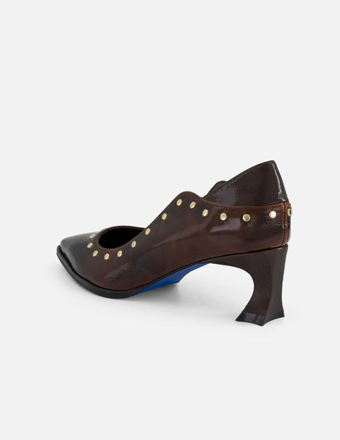 Zapatilla café charol de mujer apariencia degradado