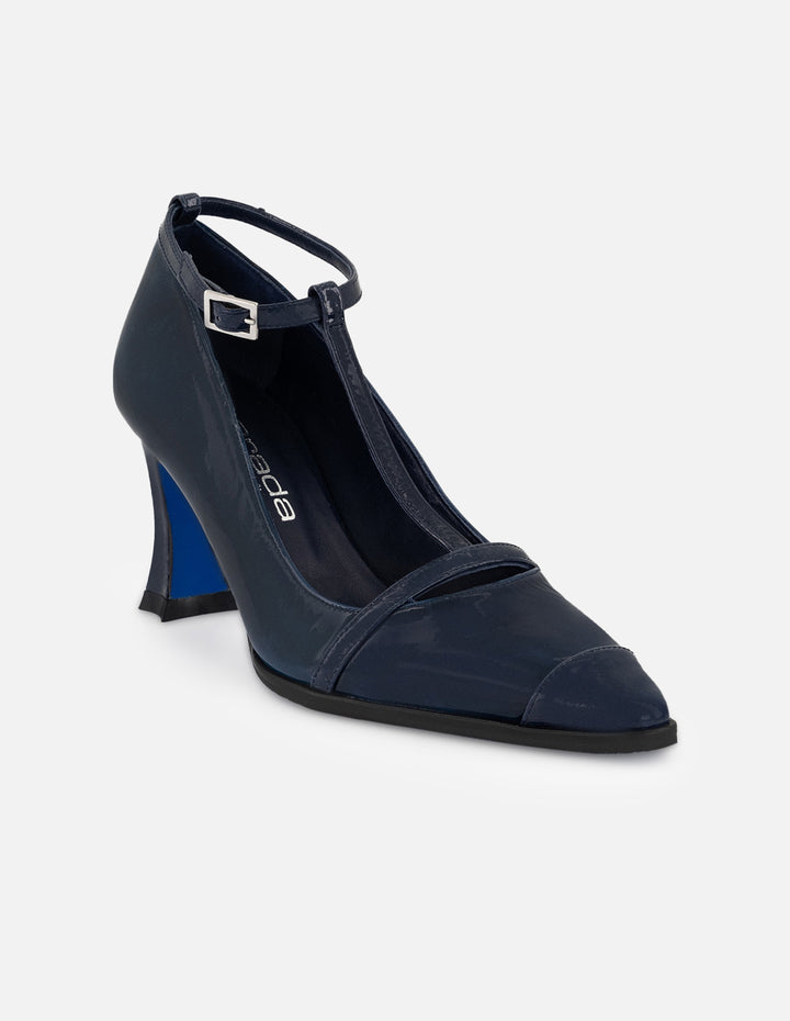 Zapatilla azul charol de mujer apariencia degradado
