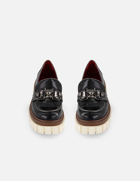 Mocasín negro piel florantic de mujer con plataforma combat