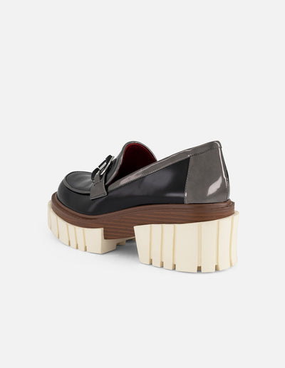 Mocasín negro piel florantic de mujer con plataforma combat