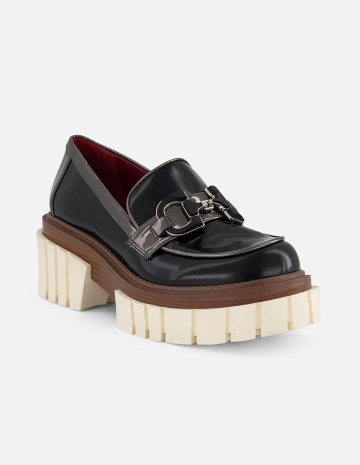 Mocasín negro piel florantic de mujer con plataforma combat