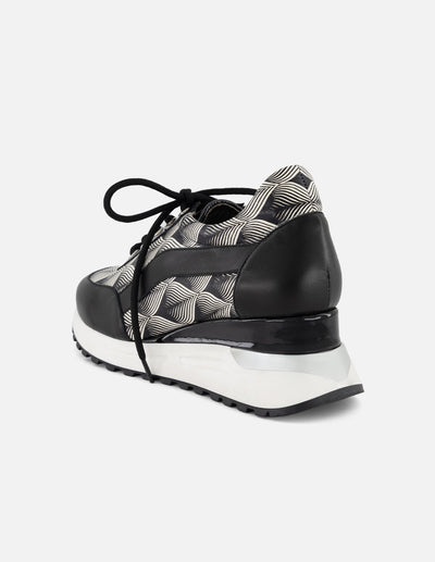 Tenis bicolor con detalles geométricos para mujer