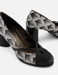 Zapatilla blanca en piel para mujer con patrón geométrico