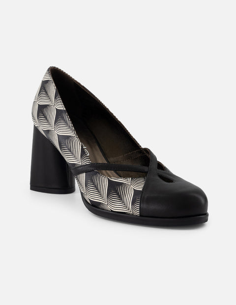 Zapatilla blanca en piel para mujer con patrón geométrico