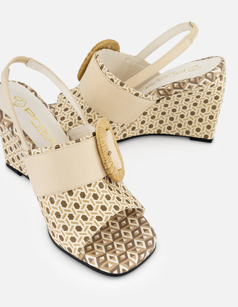 Sandalias beige piel para mujer con maxi hebilla