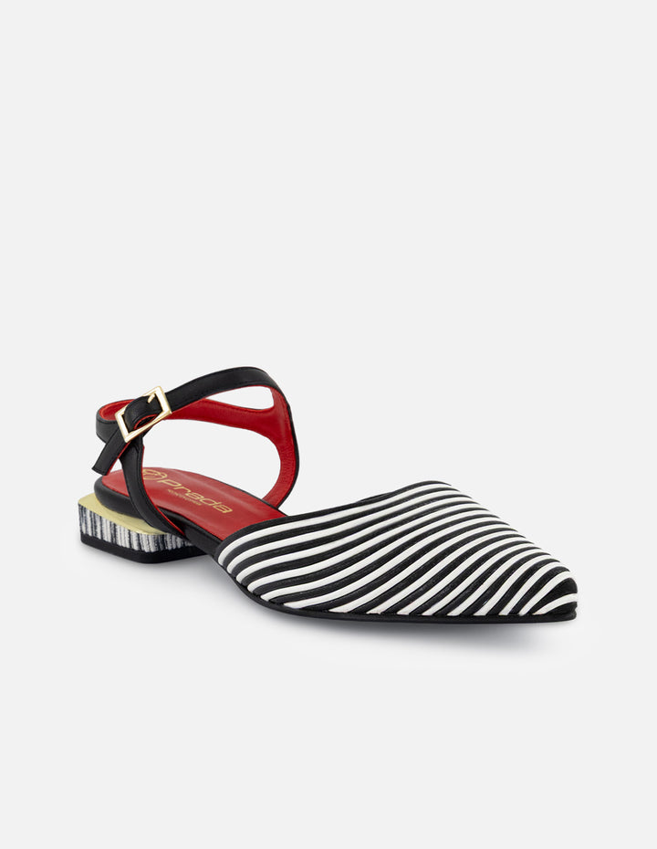 Zapatilla negro piel para mujer con grabado en líneas