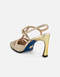 Zapatilla beige piel grabada para mujer con diseño geométrico