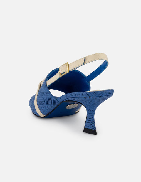 Mule azul en piel grabada con adorno circular bicolor para mujer