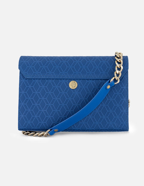 Satchel azul en piel grabada con diseño geométrico para mujer