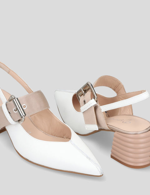 Zapatilla destalonada con maxi hebilla color blanco