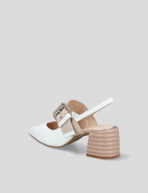 Zapatilla destalonada con maxi hebilla color blanco
