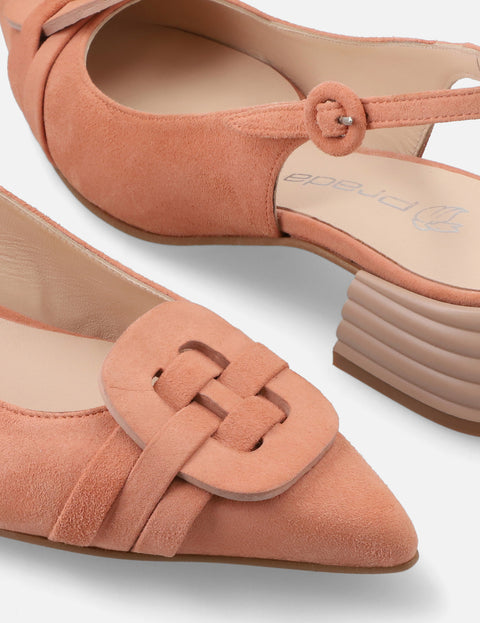 Zapatilla destalonada con maxi hebilla en  piel color coral