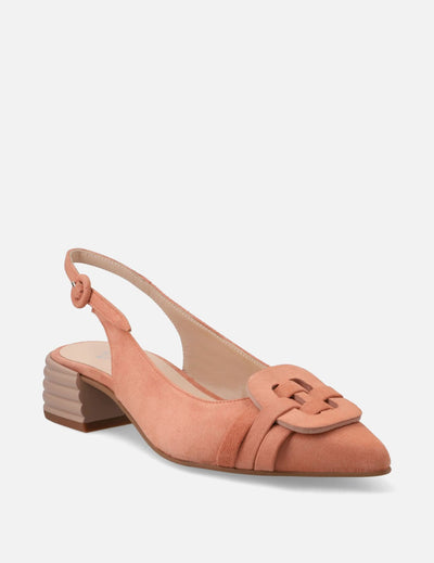 Zapatilla destalonada con maxi hebilla en piel color coral