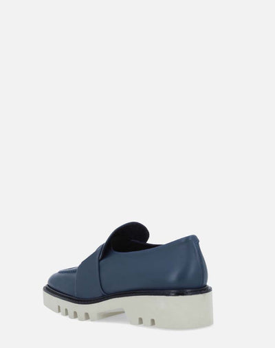 Mocasín en piel color azul para mujer